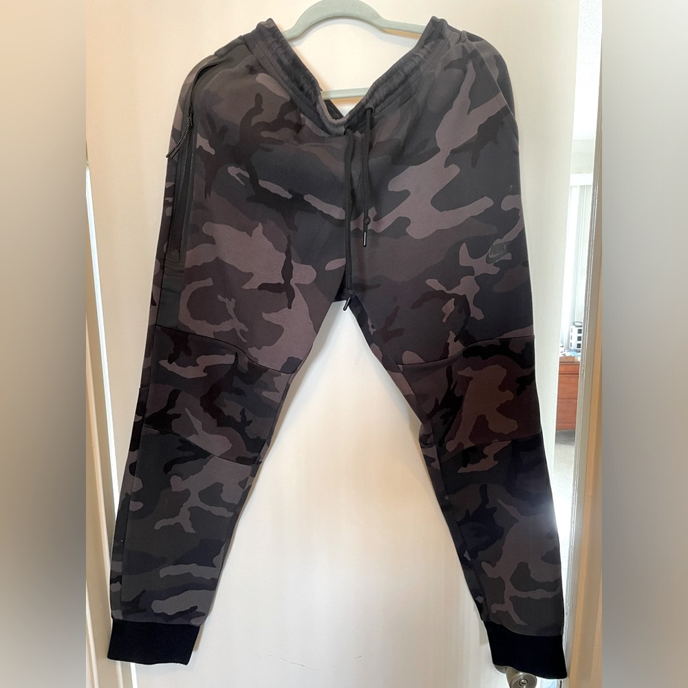 Men’s Nike Tech Fleece Camo Joggers - Sz. L